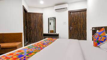 Egyptian cotton sheets, premium bedding, in-room safe, free WiFi