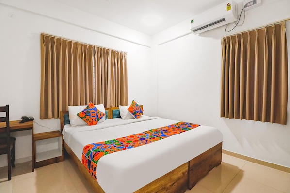 Egyptian cotton sheets, premium bedding, in-room safe, free WiFi - Fabhotel Royal Manyata (Bengaluru)