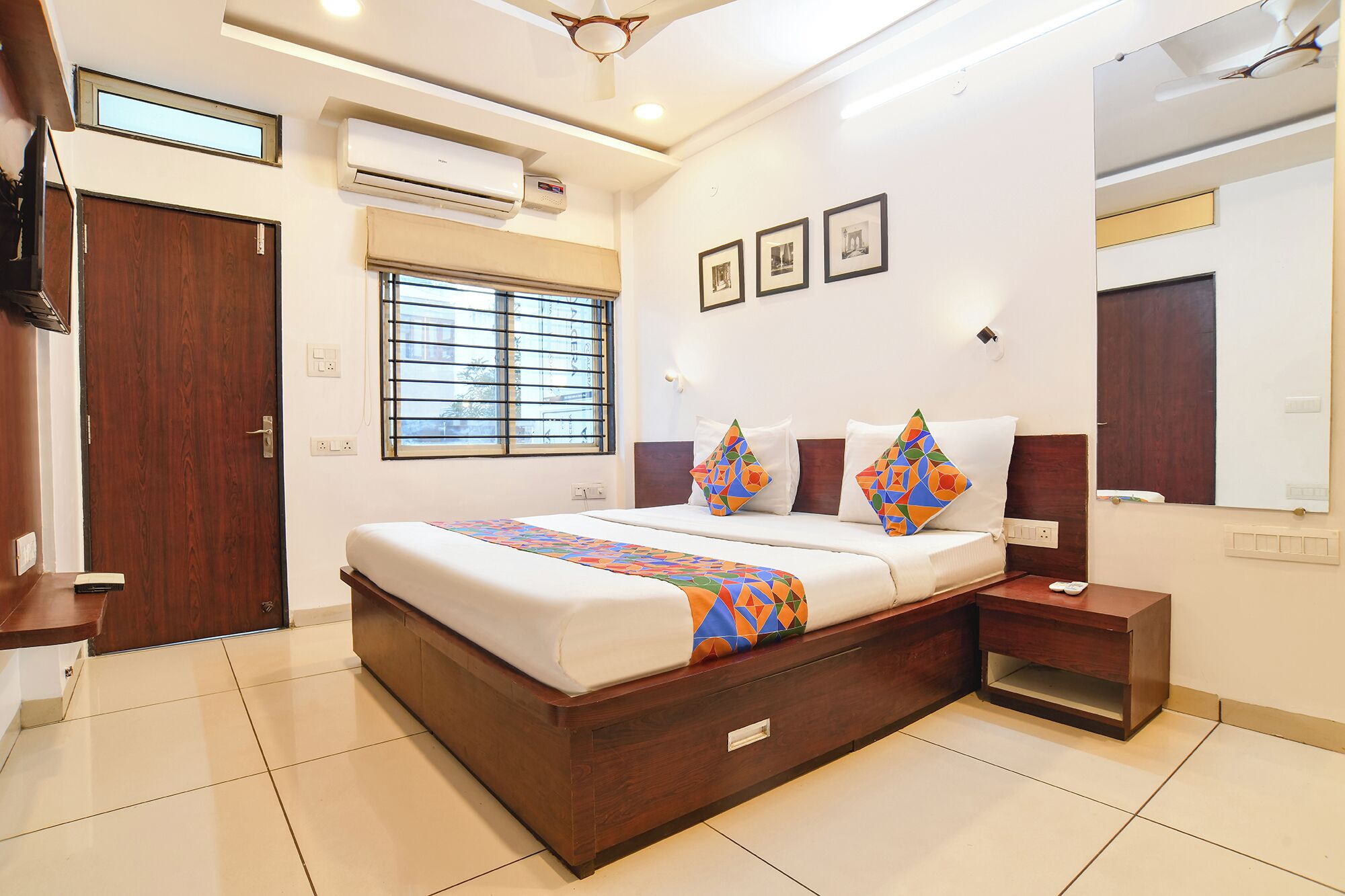 Egyptian cotton sheets, premium bedding, in-room safe, free WiFi