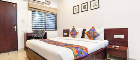 Deluxe Room | Egyptian cotton sheets, premium bedding, in-room safe, free WiFi