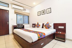 Deluxe Room | Egyptian cotton sheets, premium bedding, in-room safe, free WiFi
