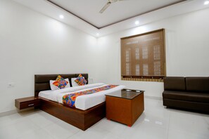 Egyptian cotton sheets, premium bedding, in-room safe, free WiFi