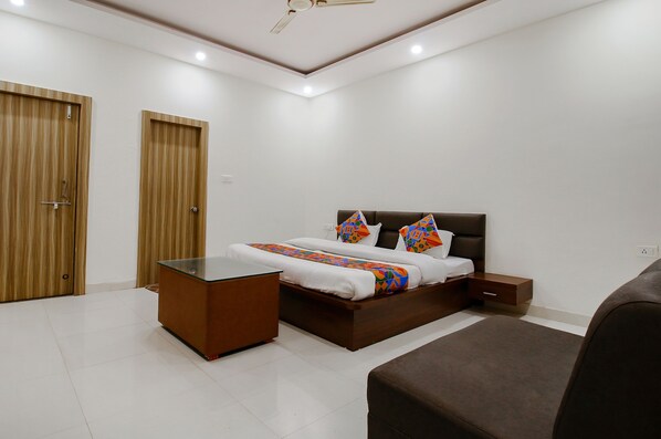 Egyptian cotton sheets, premium bedding, in-room safe, free WiFi