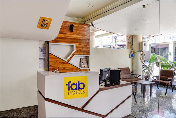 Reception - Fabhotel Surbhi (Bhopal)