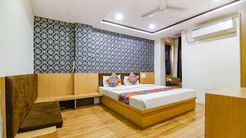 Egyptian cotton sheets, premium bedding, in-room safe, free WiFi