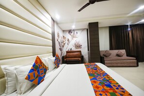 Egyptian cotton sheets, premium bedding, in-room safe, free WiFi - Fabhotel Kk Continental (Amritsar)