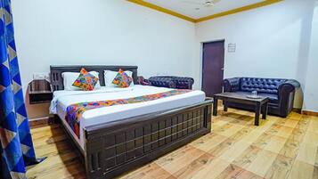 Egyptian cotton sheets, premium bedding, in-room safe, soundproofing