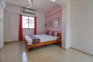 Egyptian cotton sheets, premium bedding, in-room safe, free WiFi