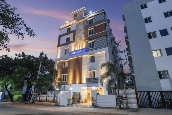 Fabhotel Broholic - Hyderabad