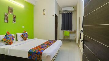 Egyptian cotton sheets, premium bedding, in-room safe, free WiFi