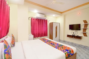 Egyptian cotton sheets, premium bedding, in-room safe, free WiFi
