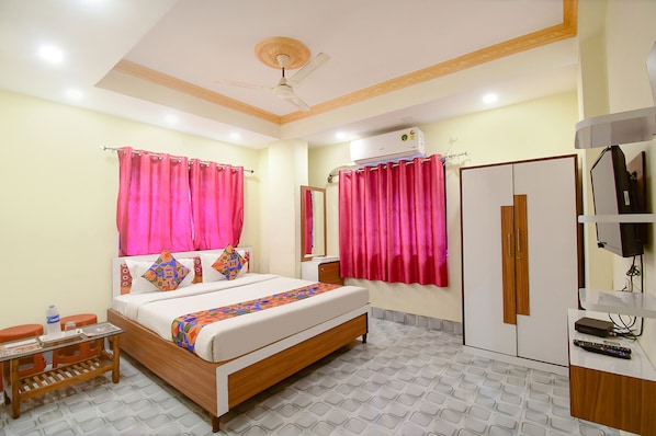 Egyptian cotton sheets, premium bedding, in-room safe, free WiFi