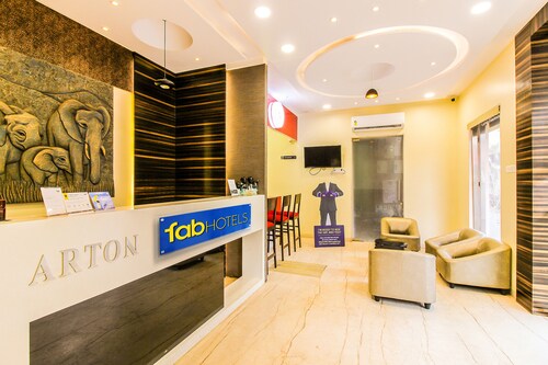 Fabhotel Arton Suite