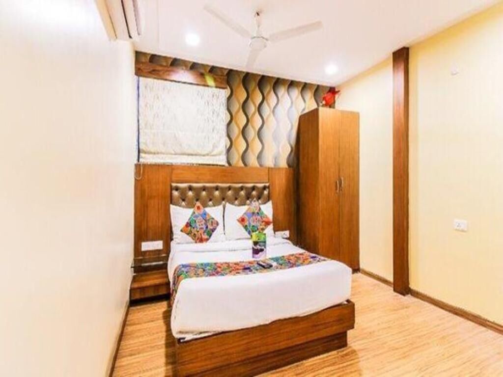 Egyptian cotton sheets, premium bedding, in-room safe, free WiFi