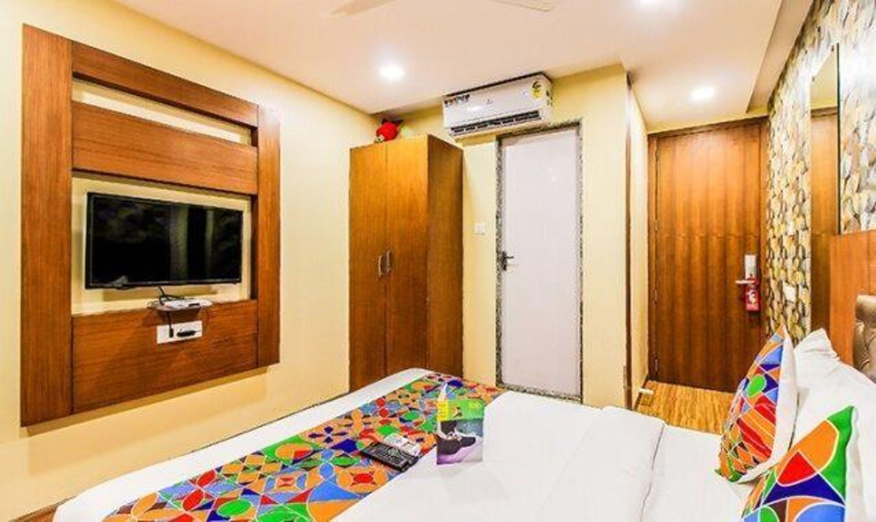 Fabhotel Arton Suites