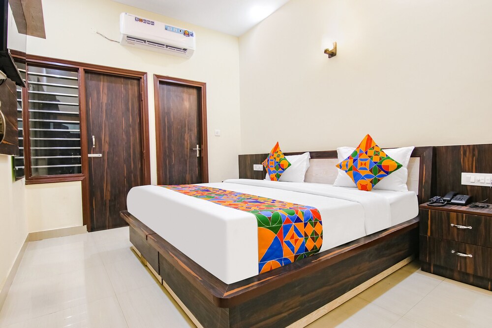 FabHotel Moon Trip