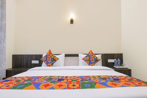 Egyptian cotton sheets, premium bedding, in-room safe, free WiFi - Fabhotel Moon Trip (Mohali)