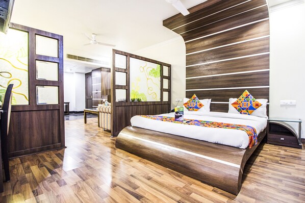 Luxury Suite | Egyptian cotton sheets, premium bedding, in-room safe, soundproofing - FabHotel Aay Kay (Amritsar)