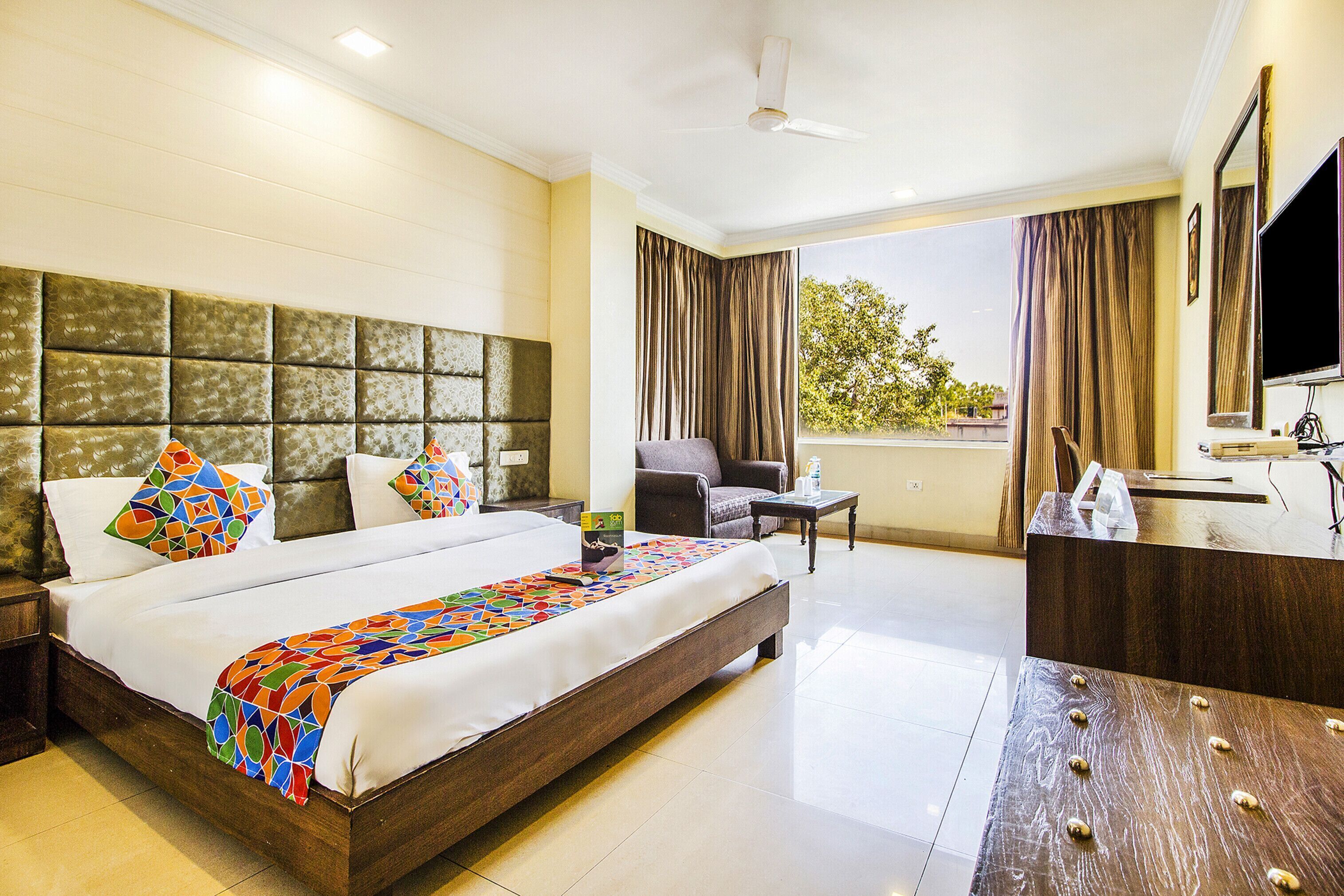 Egyptian cotton sheets, premium bedding, in-room safe, soundproofing
