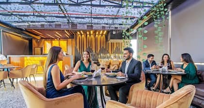 FabHotel Lake View Topsia