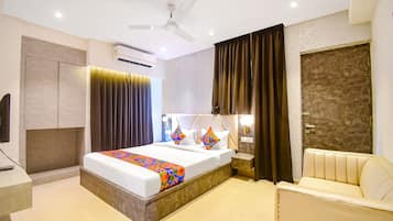 Egyptian cotton sheets, premium bedding, in-room safe, free WiFi