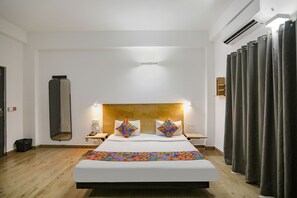 Deluxe Room | Egyptian cotton sheets, premium bedding, in-room safe, free WiFi - FabHotel F9 Noida Sector 51 (Noida)
