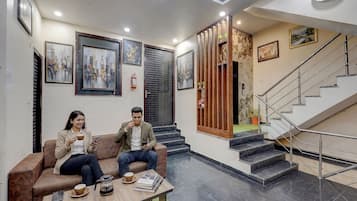 Área de estar no saguão