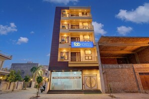 Exterior - FabHotel Metro Inn (Kanpur)