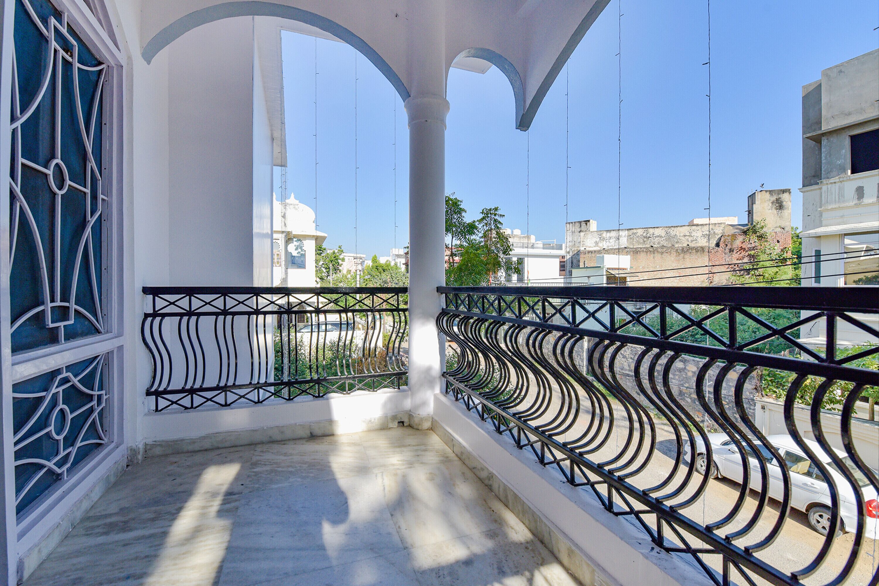 Fabhotel The Castle Homestay I