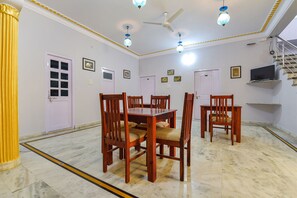 Restaurant - Fabhotel The Castle Homestay I (Udaipur)