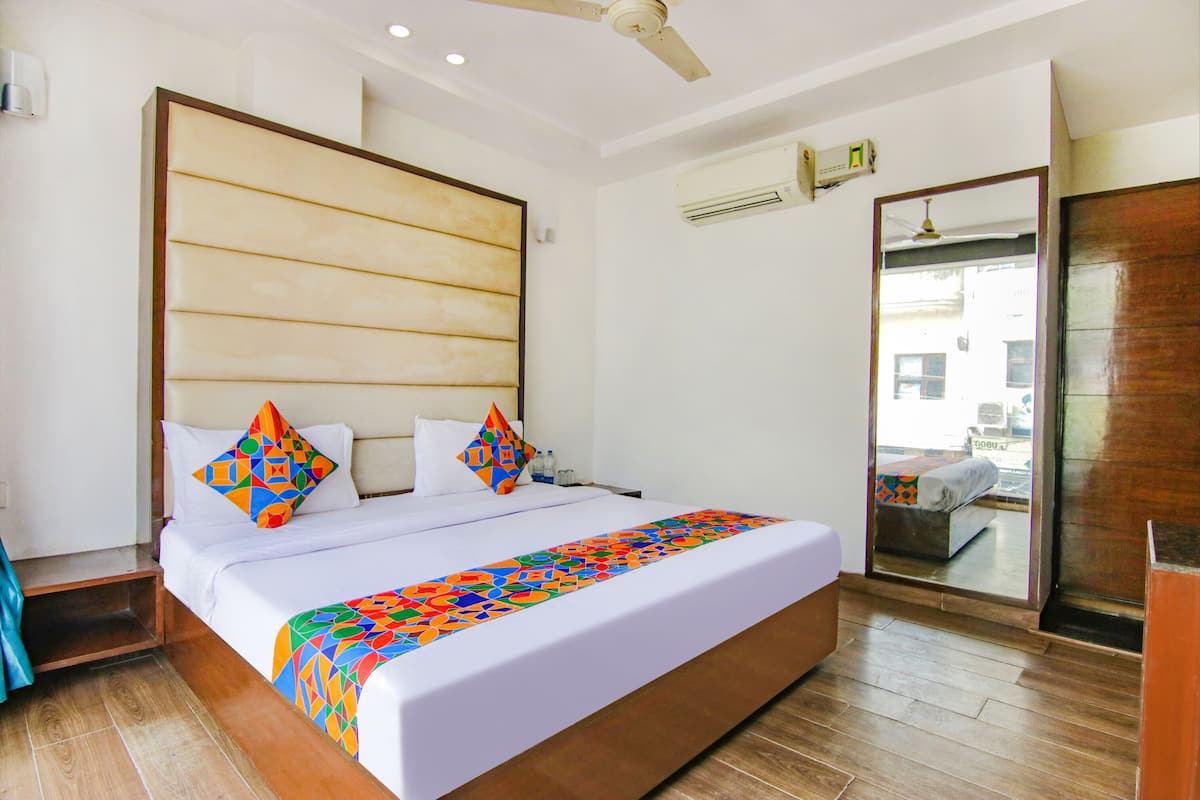 Egyptian cotton sheets, premium bedding, free WiFi, bed sheets