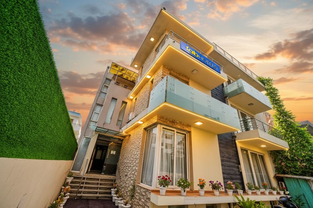 Fabhotel Rivlet