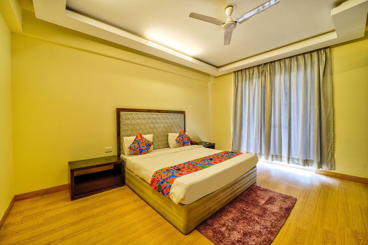 Premium Room | Egyptian cotton sheets, premium bedding, desk, soundproofing