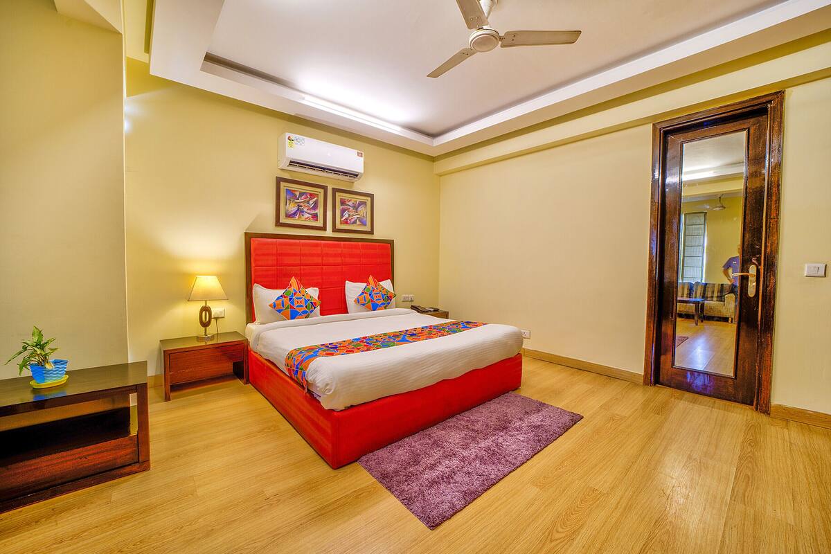 Luxury Room | Egyptian cotton sheets, premium bedding, desk, soundproofing