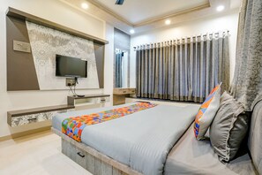 Egyptian cotton sheets, premium bedding, free WiFi, bed sheets