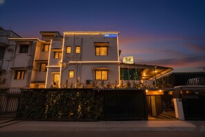 Exterior - Fabhotel Viva House (Mawal)