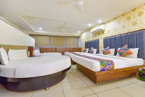 Egyptian cotton sheets, premium bedding, in-room safe, desk