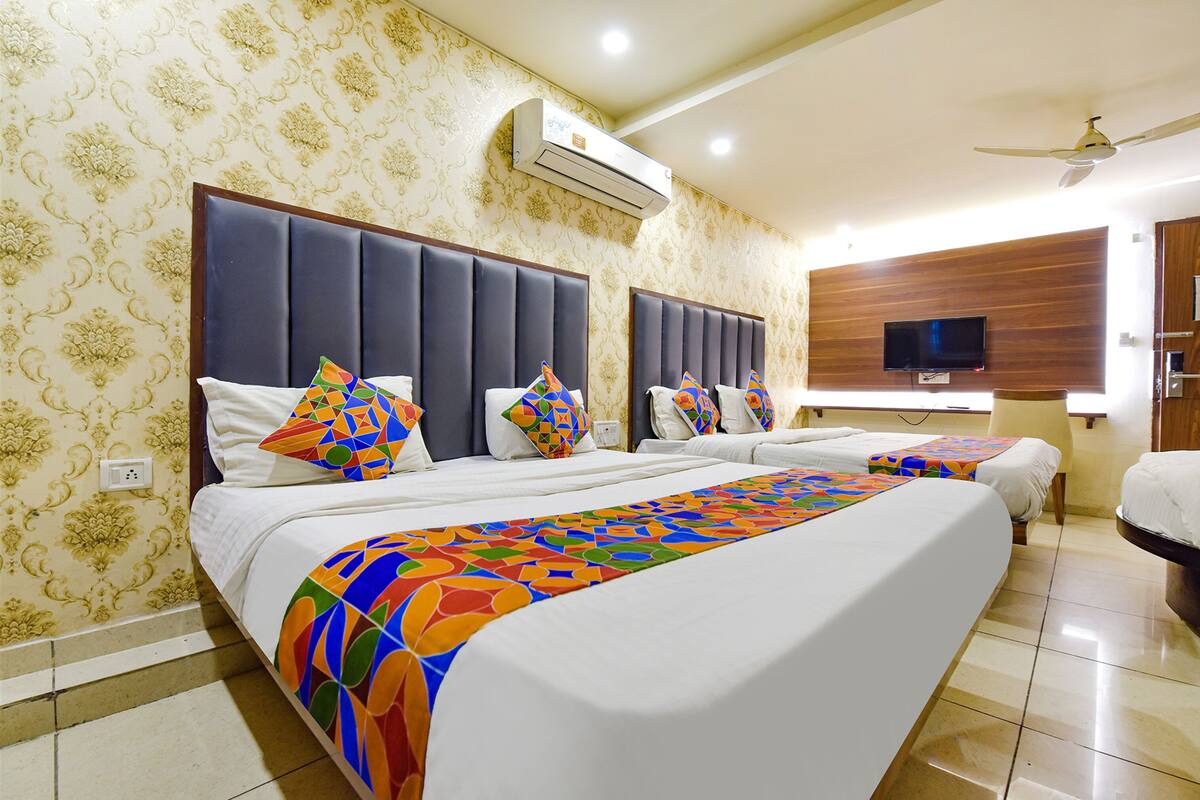 Egyptian cotton sheets, premium bedding, in-room safe, desk