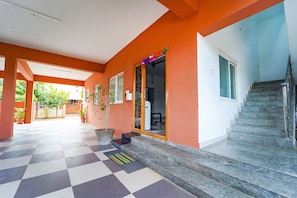 Entrada al alojamiento