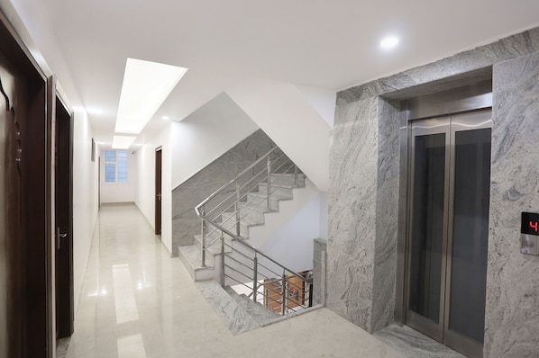 Elevator - FabHotel Taj Residency (New Delhi)