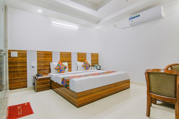 Kamar Deluks | Seprai katun Mesir, seprai premium, brankas, dan meja kerja