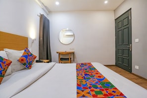 Egyptian cotton sheets, premium bedding, in-room safe, desk - FabHotel Urban Residency (New Delhi)