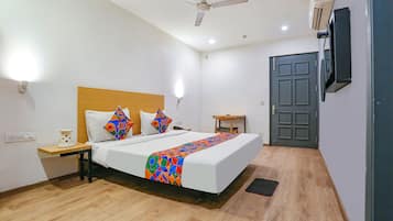 Egyptian cotton sheets, premium bedding, in-room safe, desk