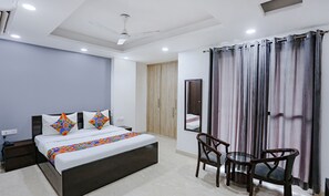 Egyptian cotton sheets, premium bedding, desk, free WiFi - Fabexpress Dream Living (New Delhi)