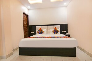 Premium Room | Egyptian cotton sheets, premium bedding, in-room safe, desk - Fabhotel Palm Plaza (Dera Bassi)