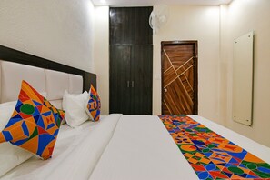Egyptian cotton sheets, premium bedding, in-room safe, desk