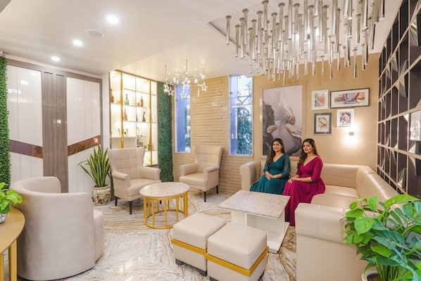 Lobby sitting area - Fabhotel Impact (Lucknow)