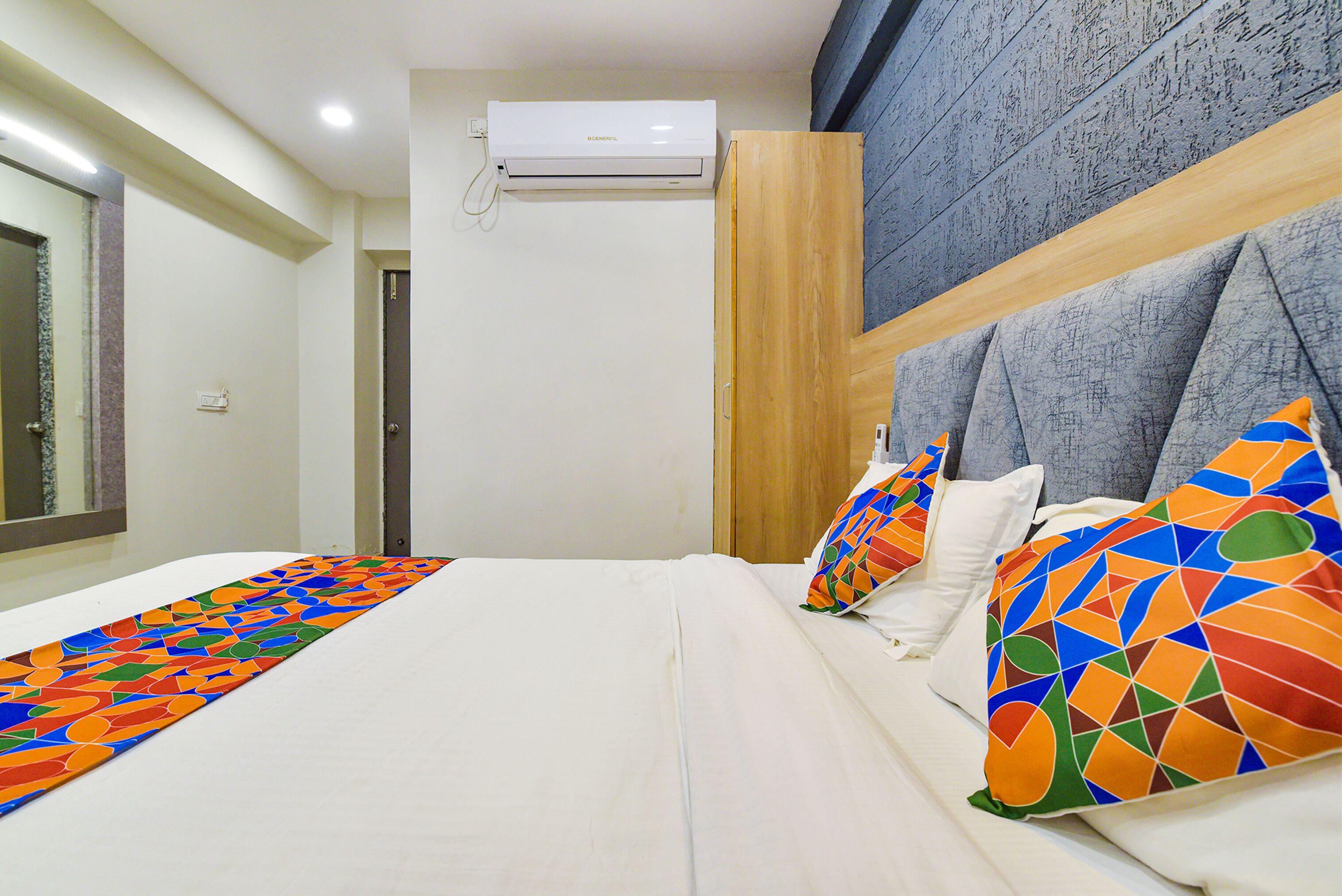 エジプト綿のシーツ、高級寝具、セーフティボックス (室内)、デスク