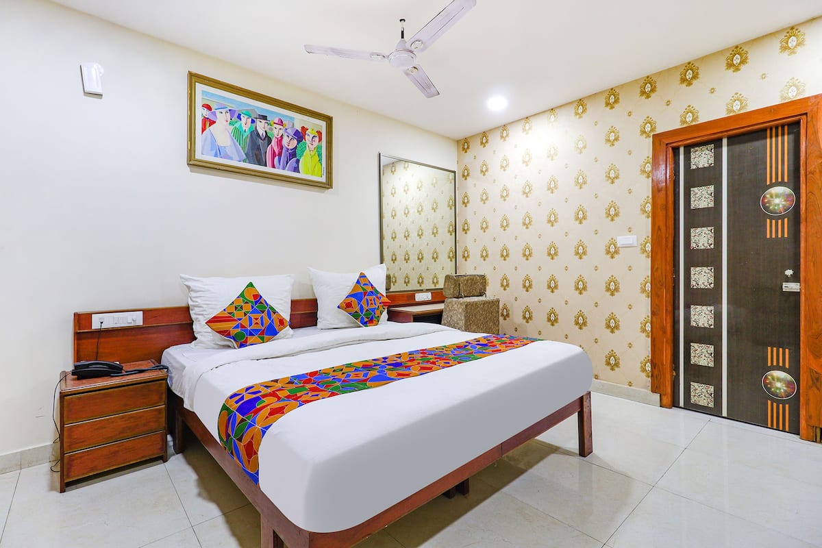 Deluxe Room | Egyptian cotton sheets, premium bedding, in-room safe, desk