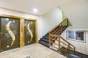 Lobby - Fabhotel J Sons (Bhopal)